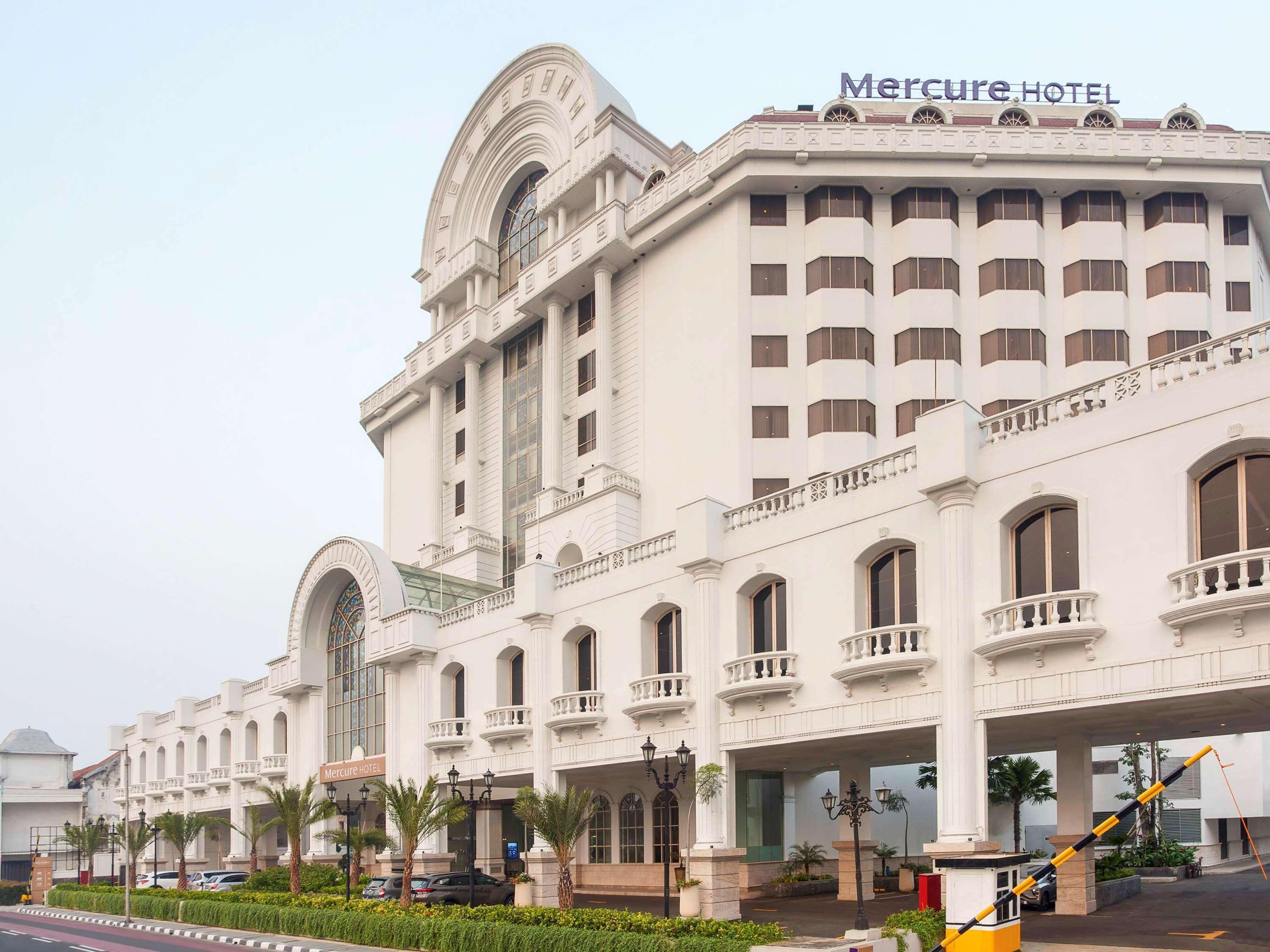 Mercure Jakarta Batavia Hotel Exterior photo